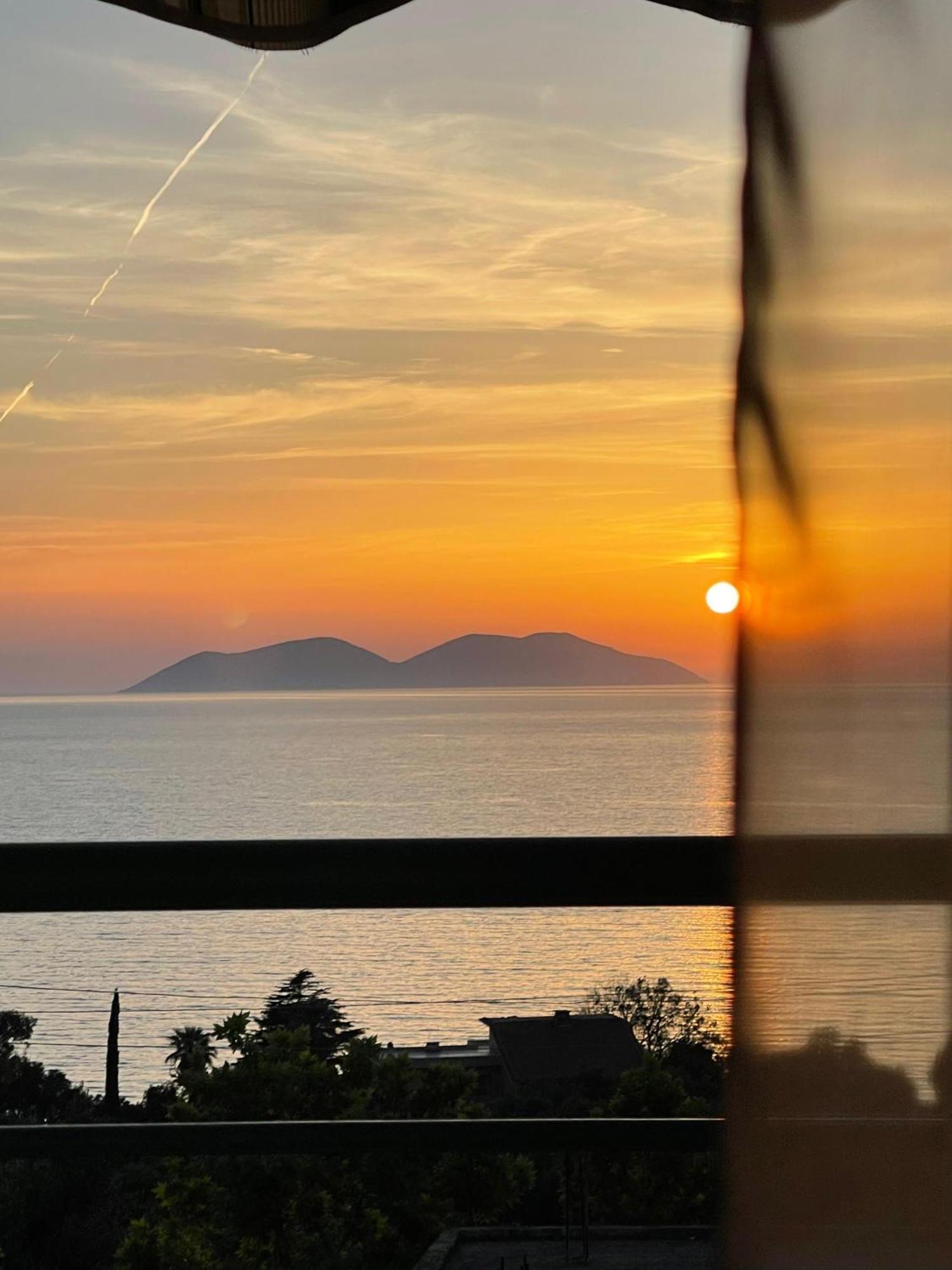 Pararse Apartments Vlorë Esterno foto