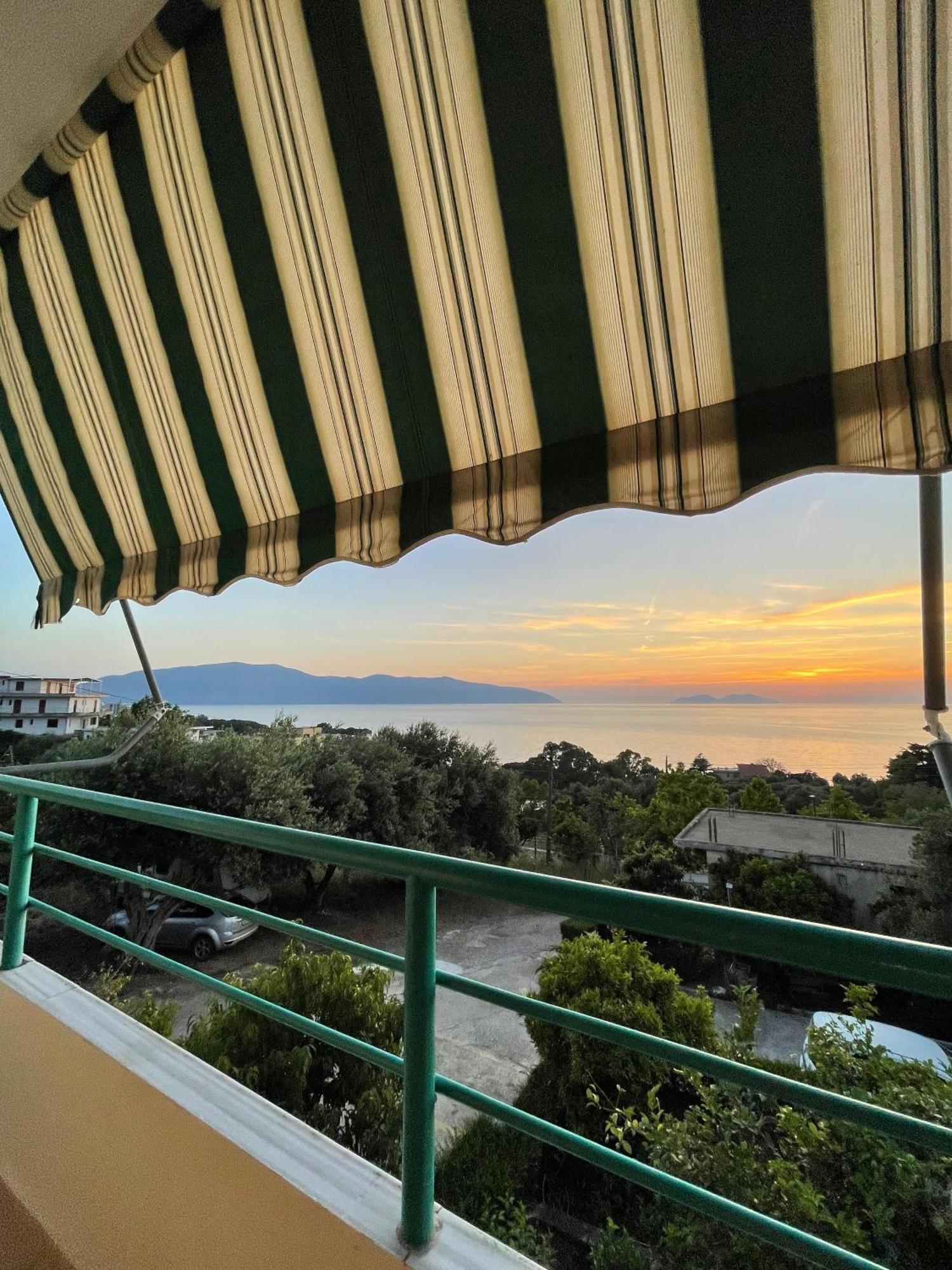 Pararse Apartments Vlorë Esterno foto
