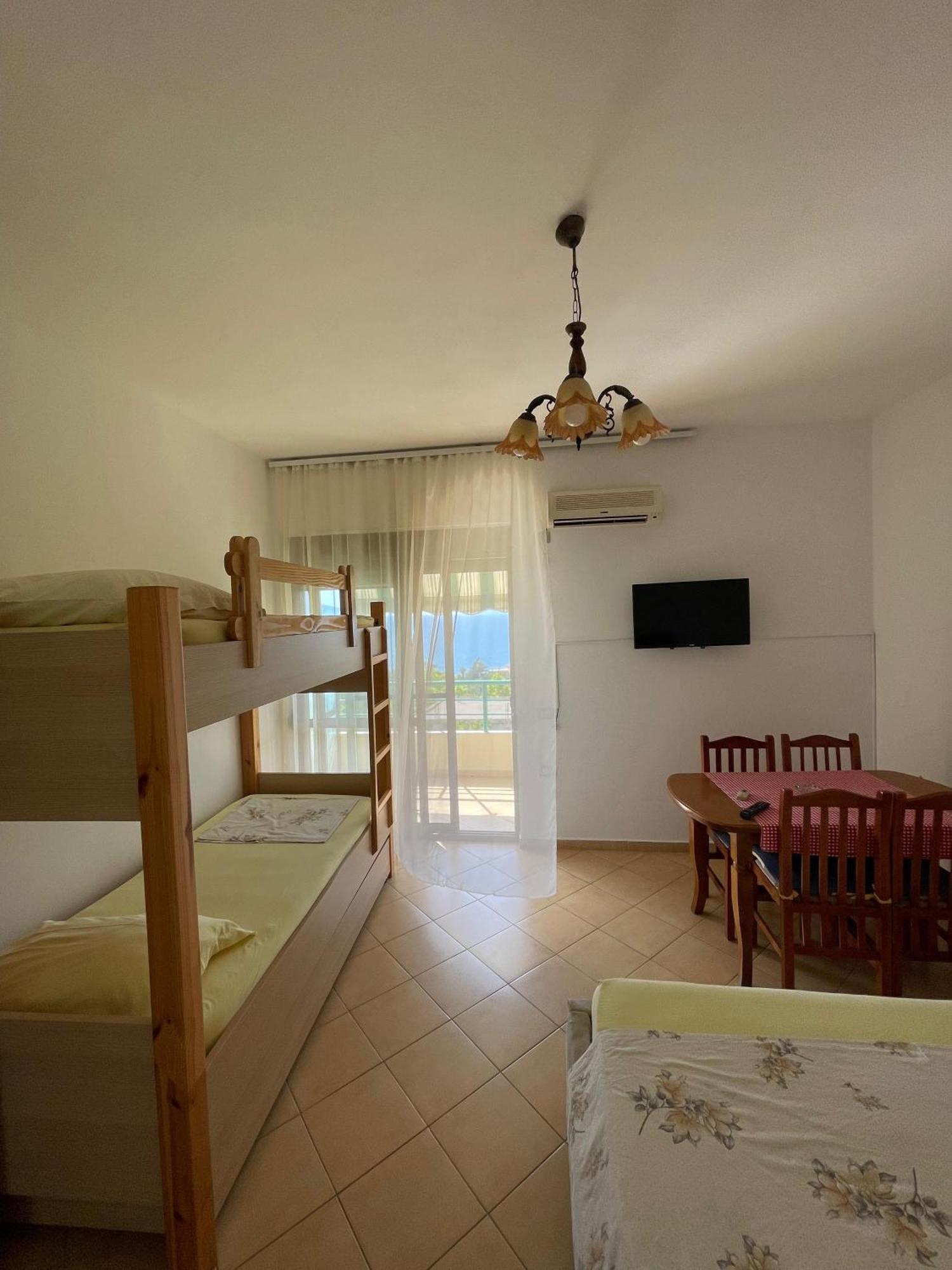Pararse Apartments Vlorë Esterno foto